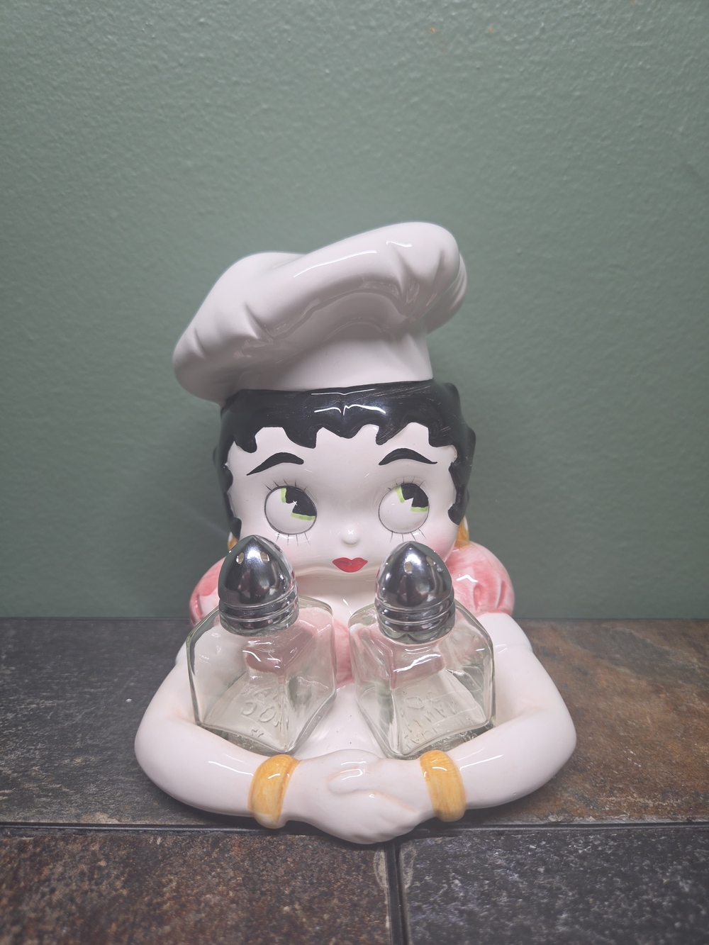 Betty Boop Ceramic Salt and Pepper Shaker Holder - White and Black
